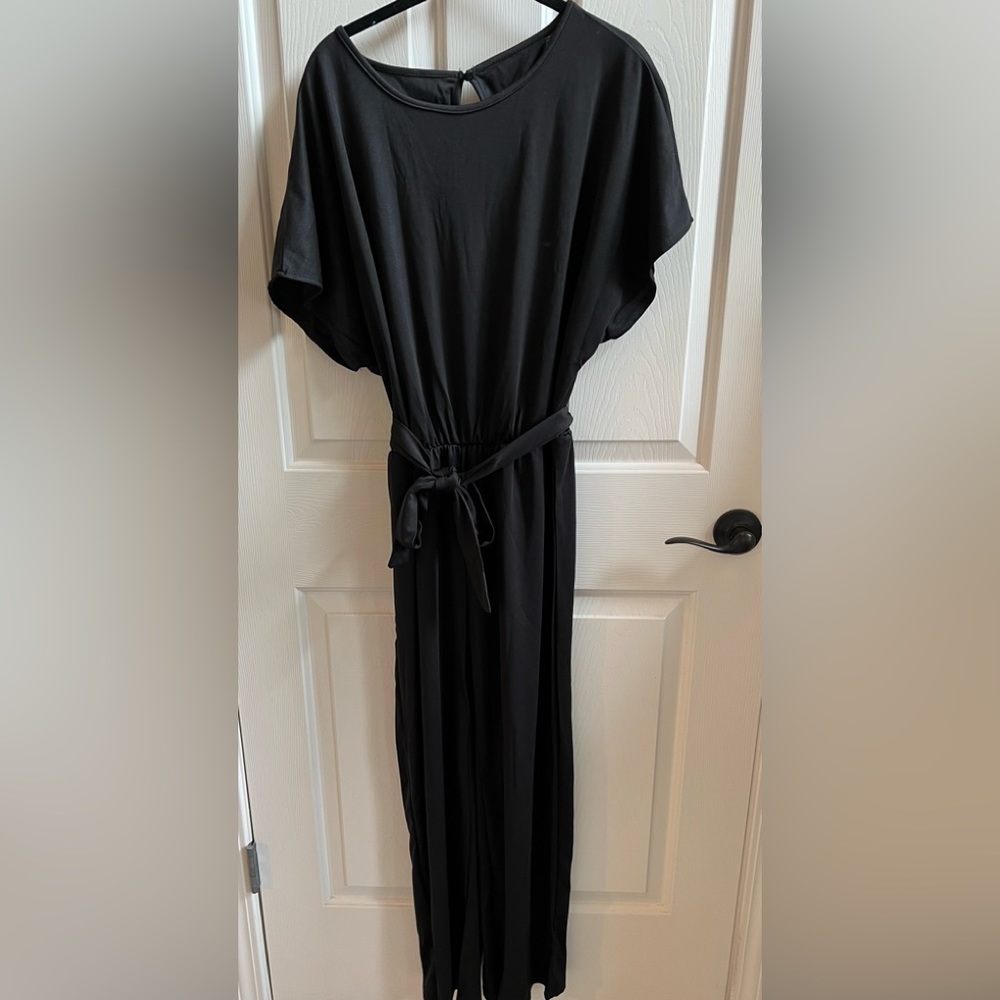 Tie Waist Wide Leg Short Sleeve Crew Neck Jumpsuit (size XL/fits like size 8)